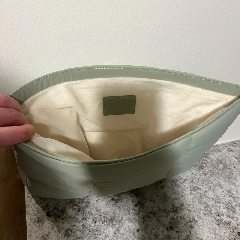Comfyable Green Puffy Laptop Sleeve